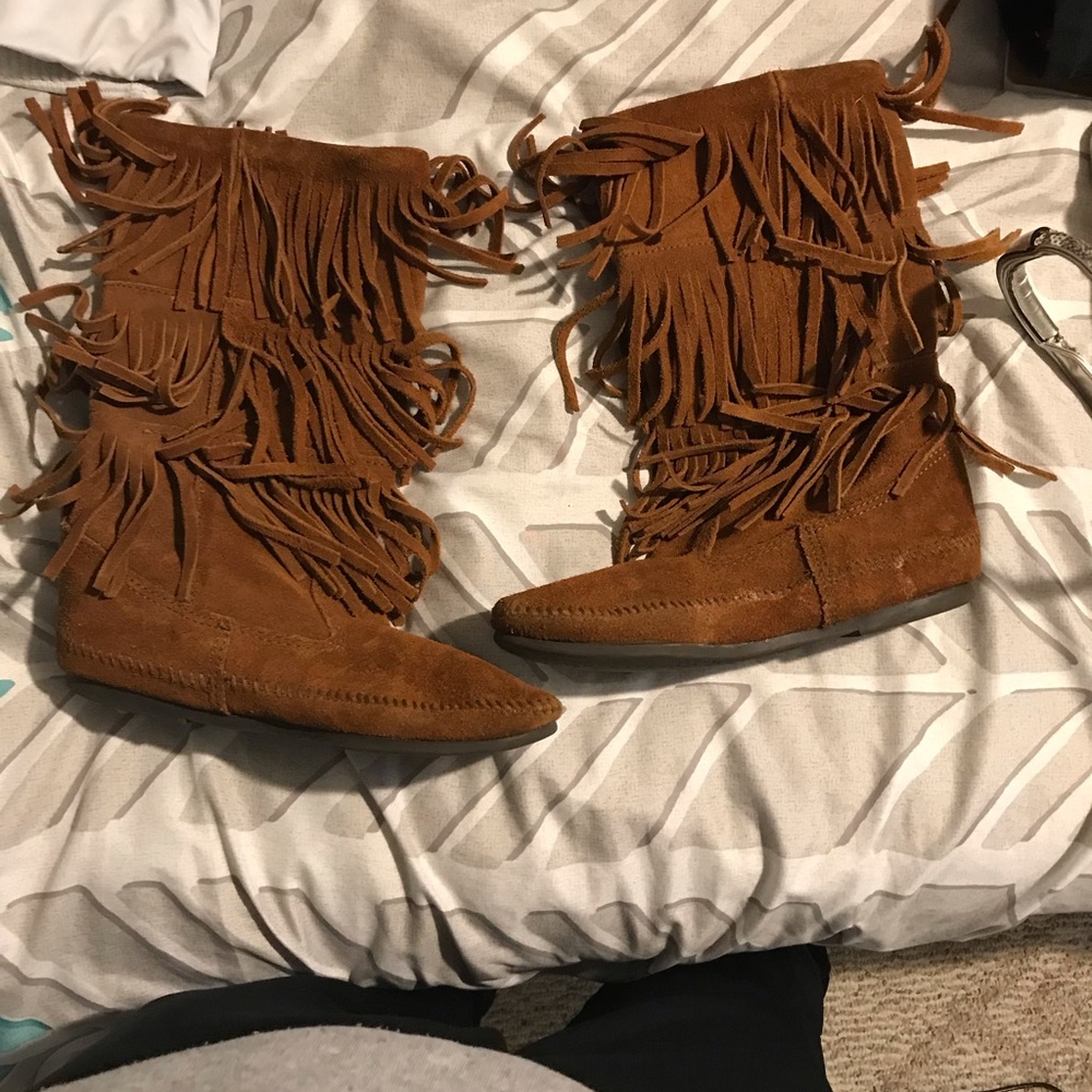 Minnetonka fringe boots